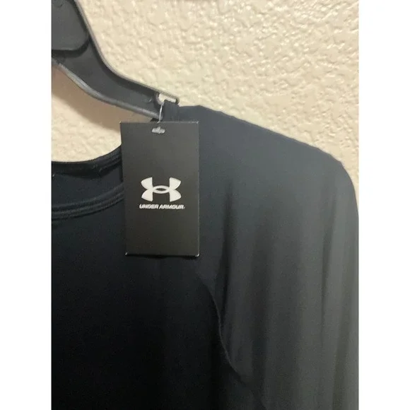 Under Armour Womens 1X Black Long Sleeve Ruched Side Active Top NWT - Picture 3 of 4